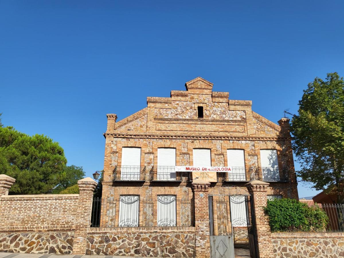 Casa Oasis Puertollano, Una Casa Rural En Puertollano, Agradable, Con Piscina En Zona Tranquila Bagian luar foto
