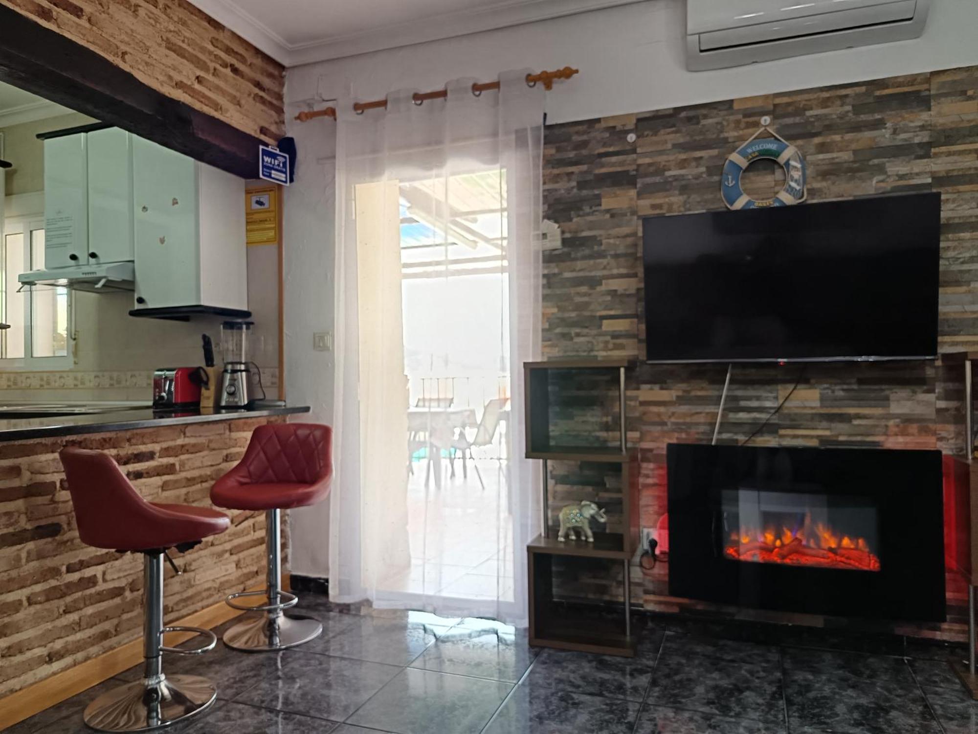 Casa Oasis Puertollano, Una Casa Rural En Puertollano, Agradable, Con Piscina En Zona Tranquila Bagian luar foto